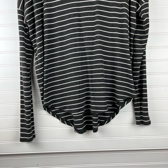 Michael Michael Kors Long Sleeve Grey White Striped Turtle Neck Top Size Medium - Picture 5 of 7